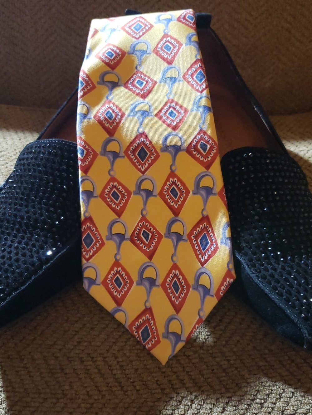 GUCCI Yellow Geometric Silk Tie with Red and Blue Motif